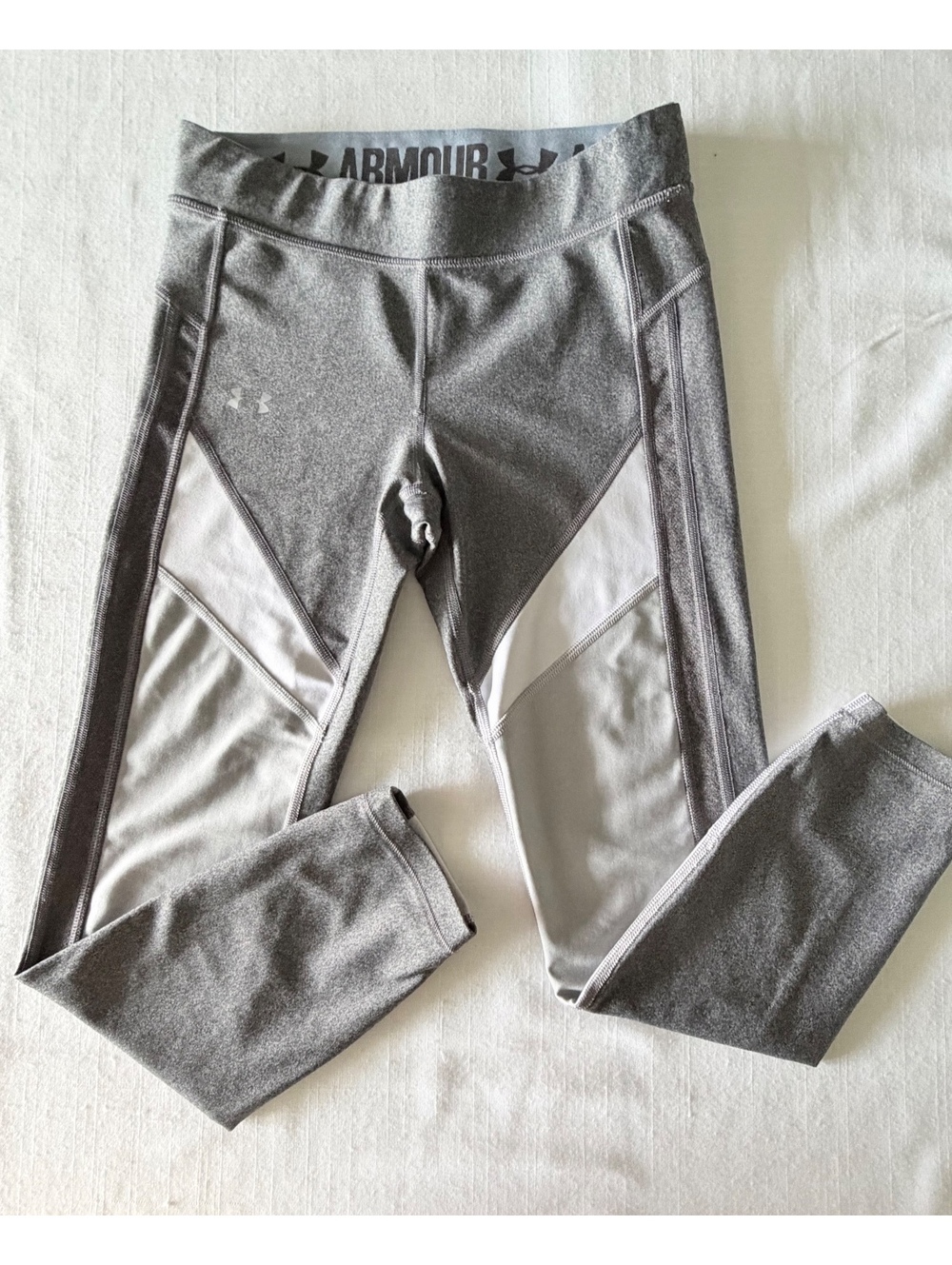 Under Armour Women's Gray and White Athletic Leggings Size Small